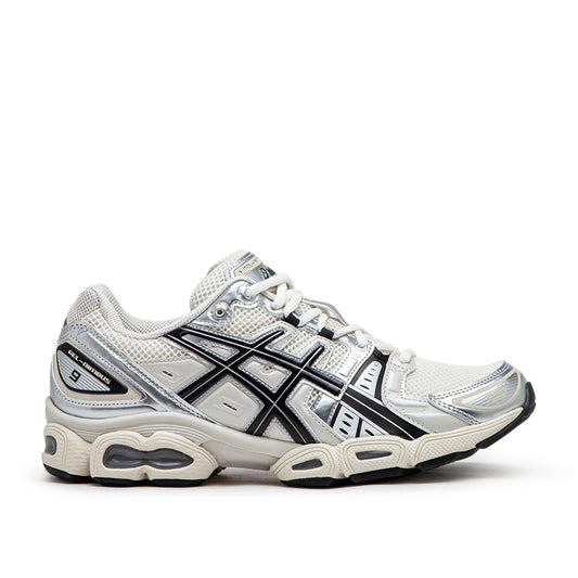 Asics Gel-Nimbus 9 (crema/negro/plata)